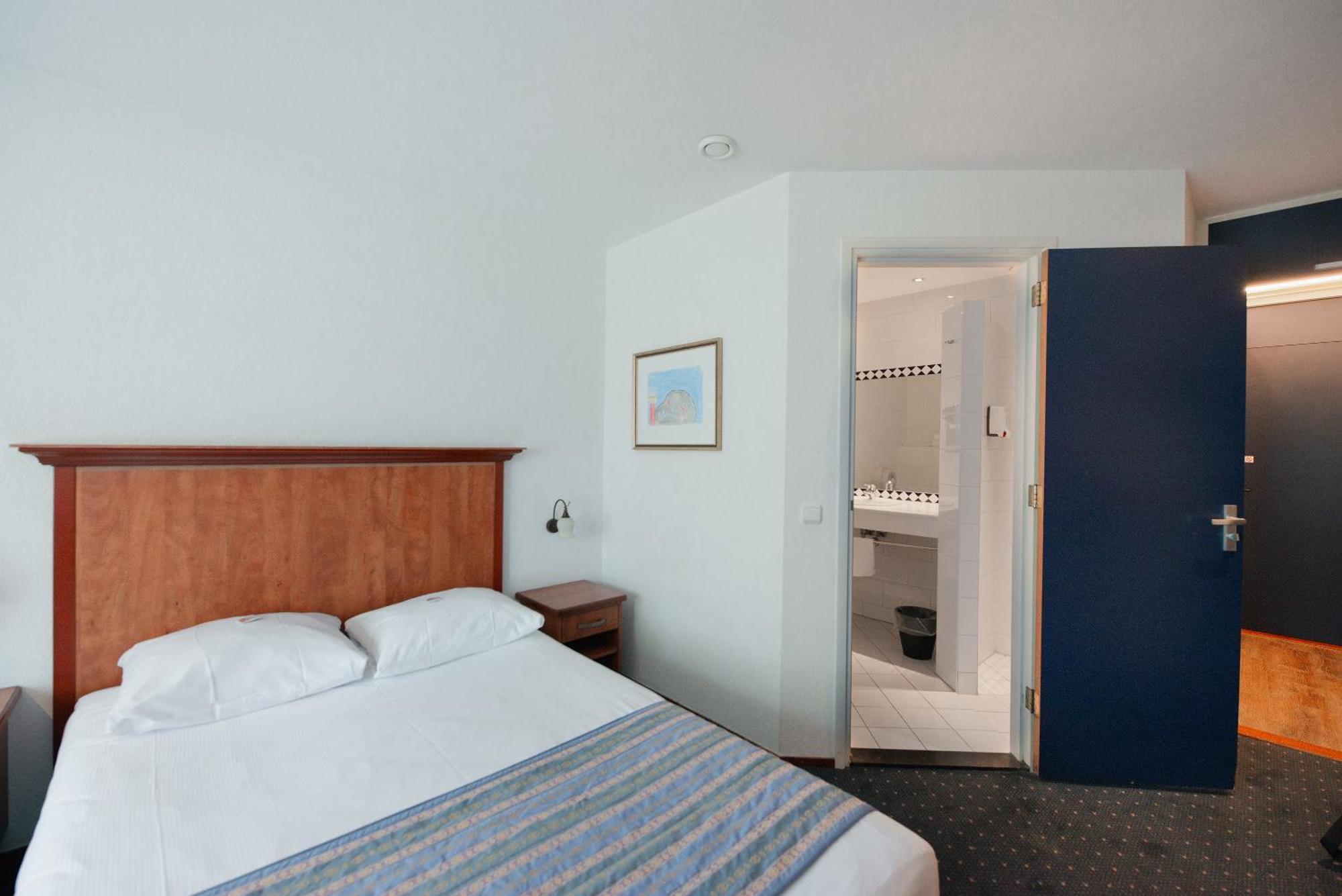 Boutique Hotel Herbergh Amsterdam Airport Free Parking Бадхуведорп Екстериор снимка