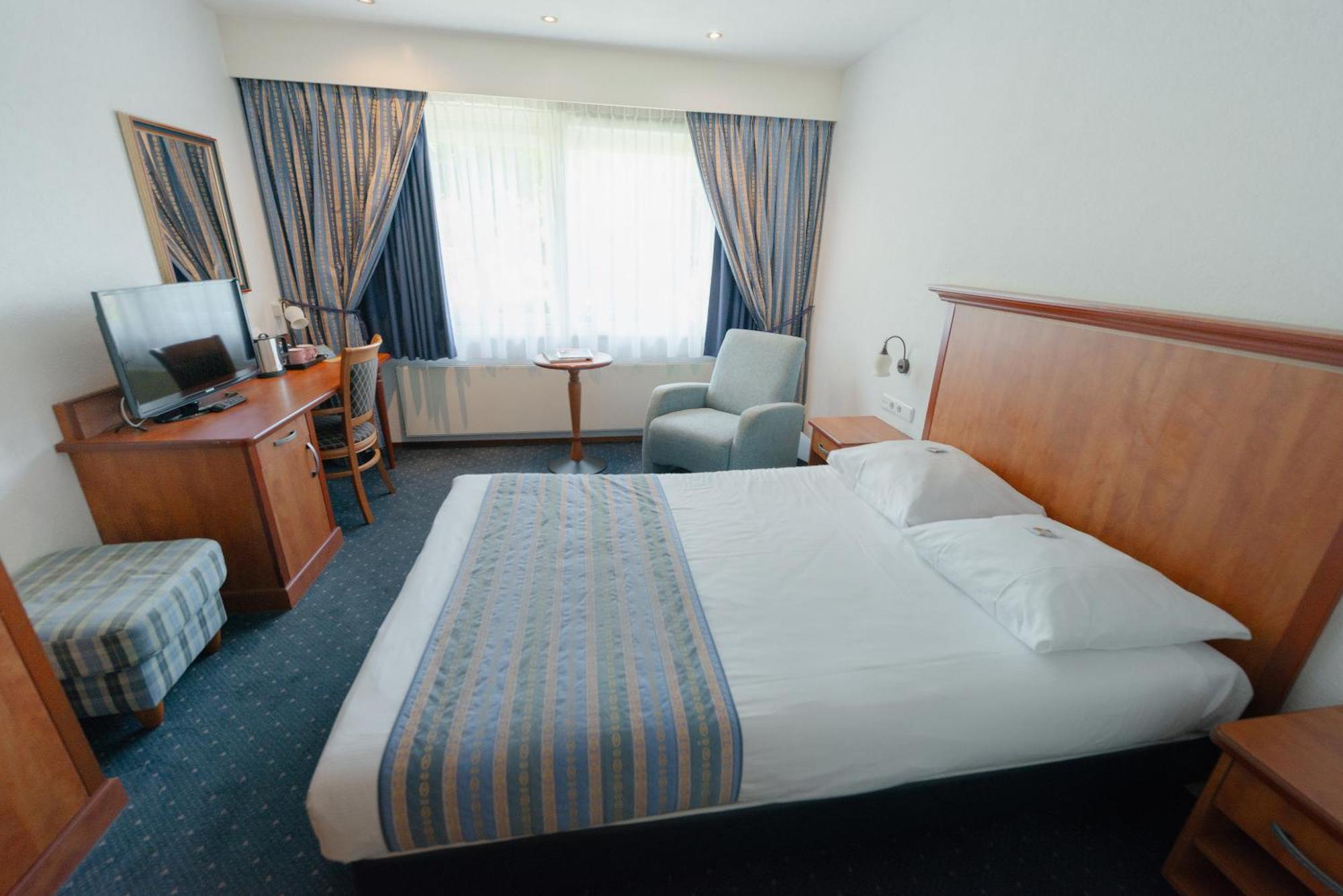 Boutique Hotel Herbergh Amsterdam Airport Free Parking Бадхуведорп Екстериор снимка