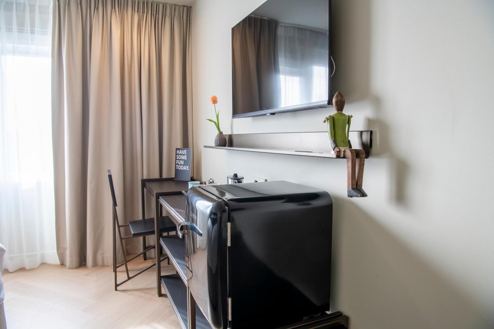 Boutique Hotel Herbergh Amsterdam Airport Free Parking Бадхуведорп Екстериор снимка